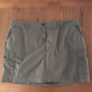 LANDS’ END OLIVE CARGO SKORT